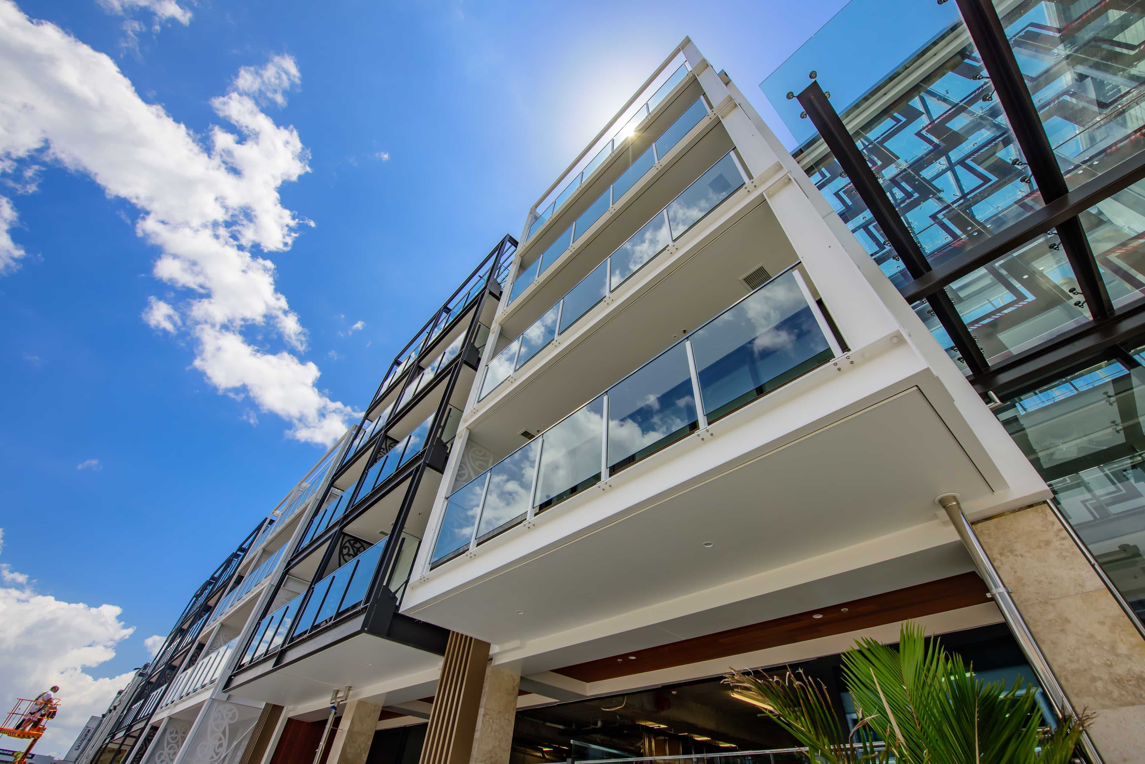 玻璃雨棚與幕墻施工的極致之作